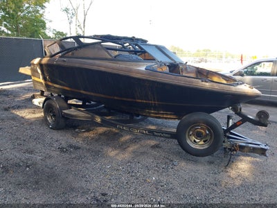 2015 Regal Boat