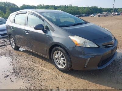 JTDZN3EU0D3225688 TOYOTA PRIUS V Photo 1