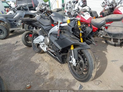 2025 Aprilia Rs