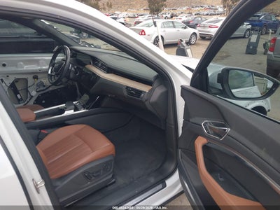 AUDI Q8 E-TRON