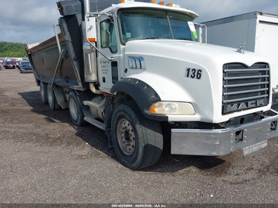 2006 Mack 700