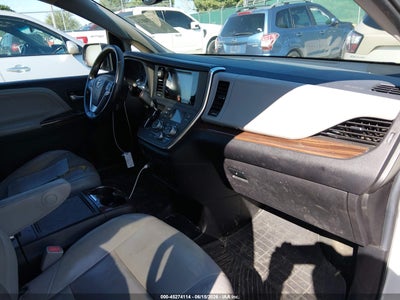 2015 TOYOTA SIENNA 5