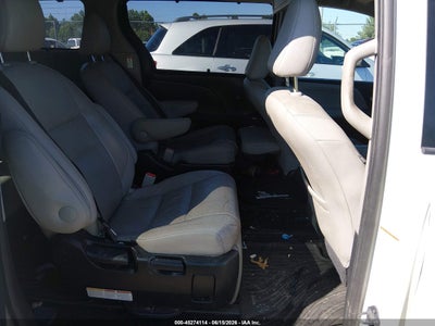 2015 TOYOTA SIENNA 8