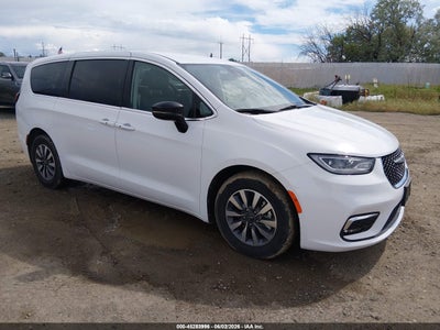 2024 Chrysler Pacifica Hybrid