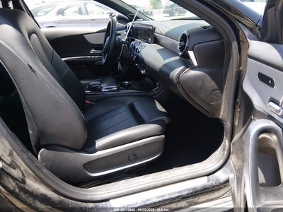 MERCEDES-BENZ A 220