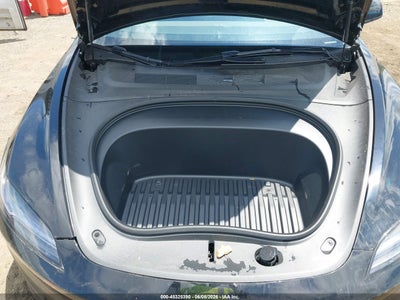 2025 TESLA MODEL 3 10