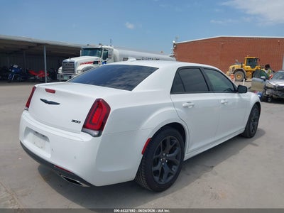 CHRYSLER 300