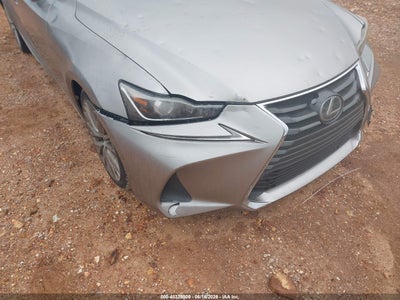 LEXUS IS 200T