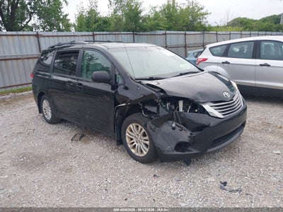 TOYOTA SIENNA