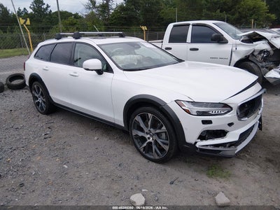 2025 Volvo V90 Cross Country