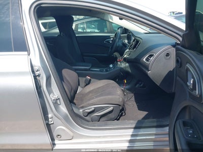 CHRYSLER 200