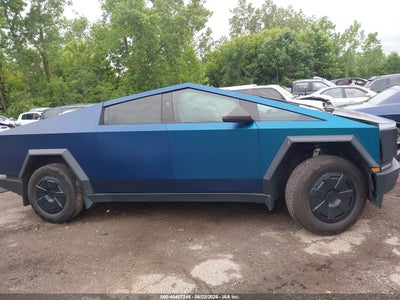 TESLA CYBERTRUCK