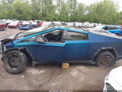 TESLA CYBERTRUCK