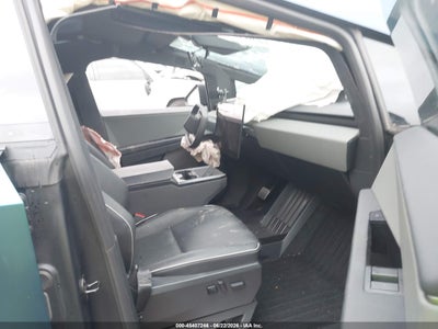 TESLA CYBERTRUCK