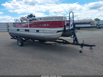 2019 Suntracker Pontoon