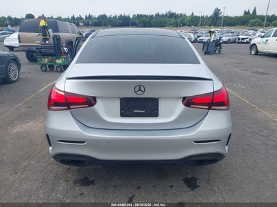 MERCEDES-BENZ A 220