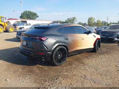 LAMBORGHINI URUS