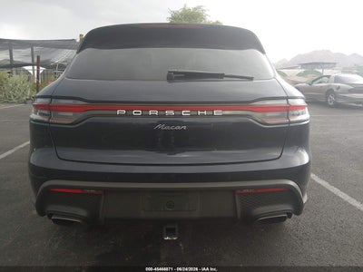 PORSCHE MACAN