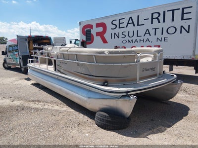 2011 Lowe Pontoon