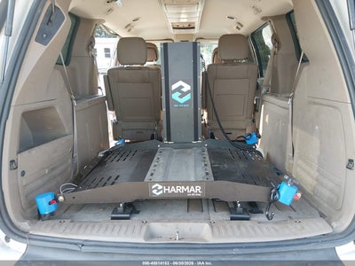 CHRYSLER TOWN & COUNTRY