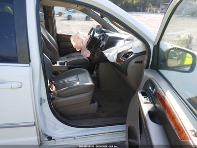 CHRYSLER TOWN & COUNTRY