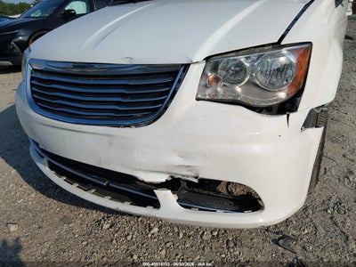 CHRYSLER TOWN & COUNTRY