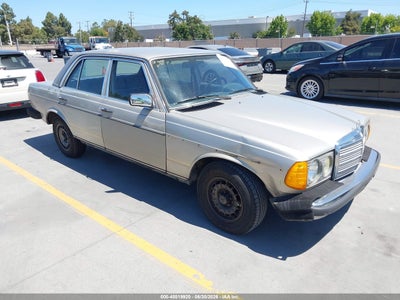 WDBAB33C9FA198052 MERCEDES-BENZ 300 Photo 1