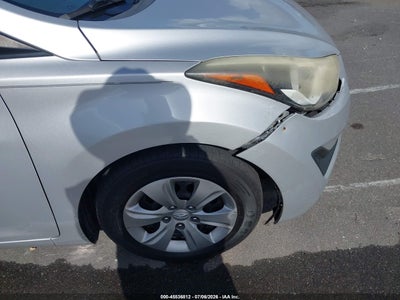 2016 HYUNDAI ELANTRA 13