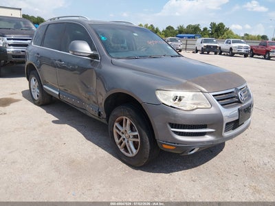 2008 Volkswagen Touareg 2