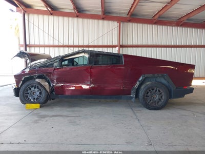 TESLA CYBERTRUCK