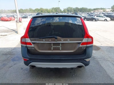 2015 VOLVO XC70 17
