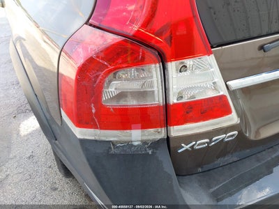 2015 VOLVO XC70 19