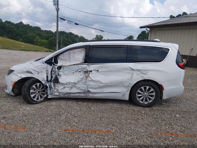 CHRYSLER PACIFICA