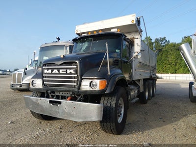 2005 Mack 700