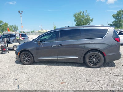 CHRYSLER PACIFICA
