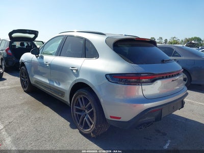PORSCHE MACAN