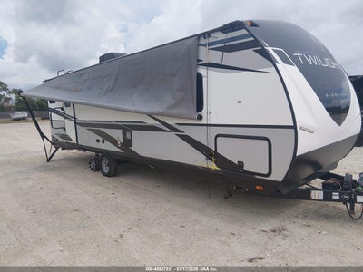 2021 Cruiser Twilight Signature