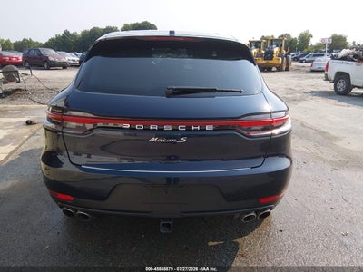 PORSCHE MACAN