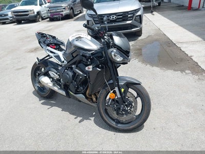 2024 Triumph Motorcycle Street Triple