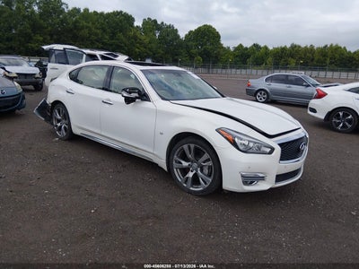 2015 Infiniti Q70L