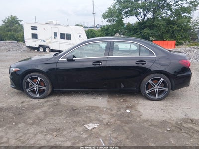 MERCEDES-BENZ A 220