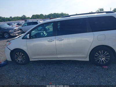 TOYOTA SIENNA