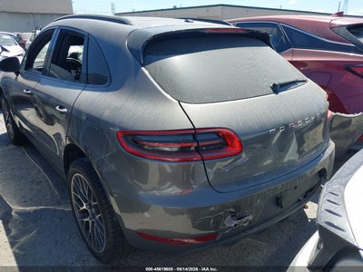 PORSCHE MACAN