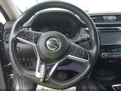 2017 NISSAN ROGUE 11
