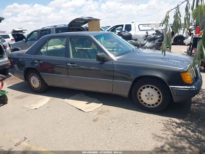 WDBEA30E6NB613038 MERCEDES-BENZ 300 Photo 1