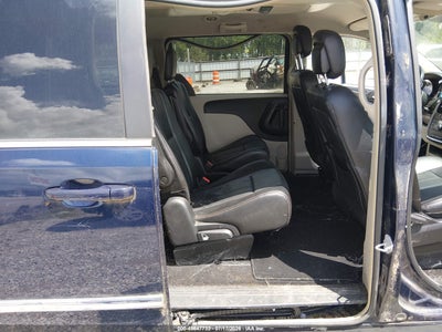 CHRYSLER TOWN & COUNTRY