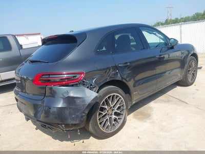 PORSCHE MACAN