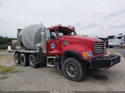 2006 Mack 700