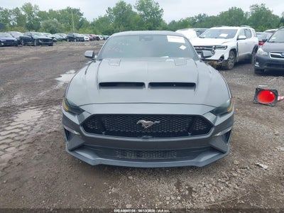FORD MUSTANG