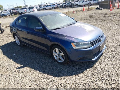 3VWLL7AJ5BM095995 VOLKSWAGEN JETTA Photo 1